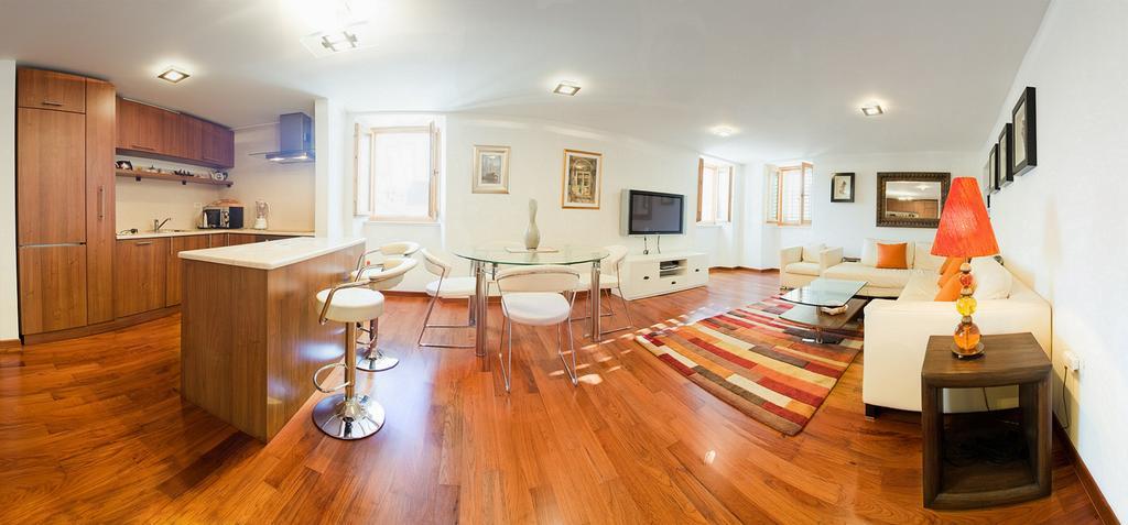 Peristil Apartment Split
