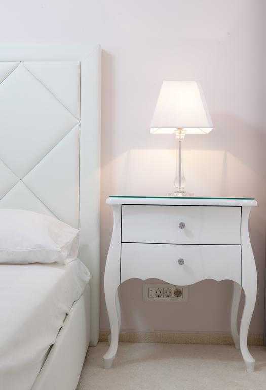 Db Interiors *