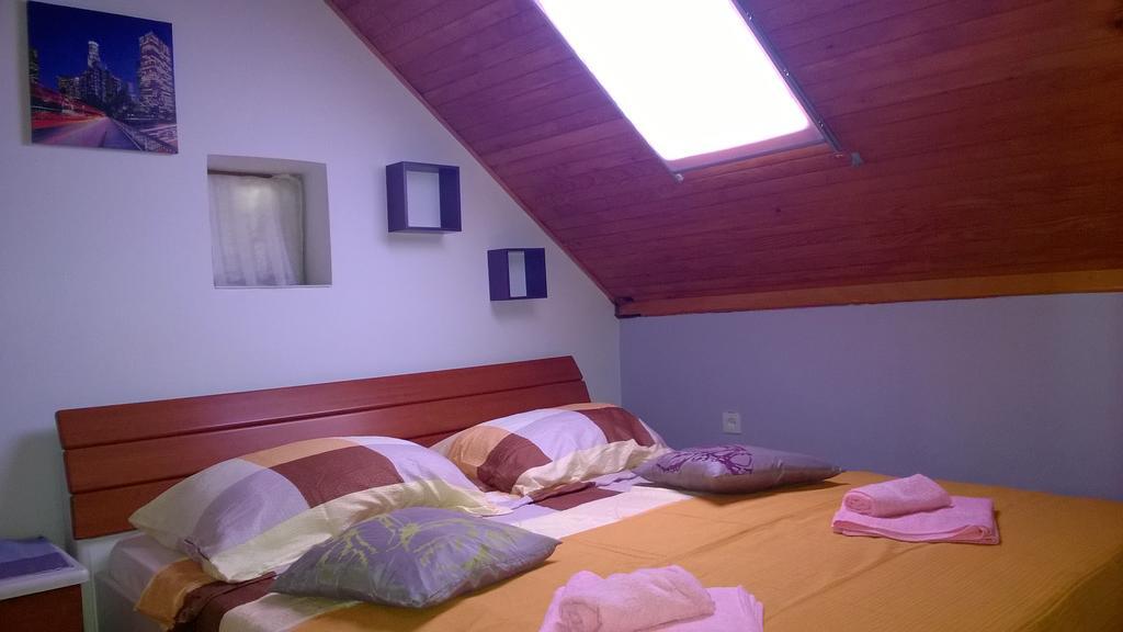 Eliana Apartman *