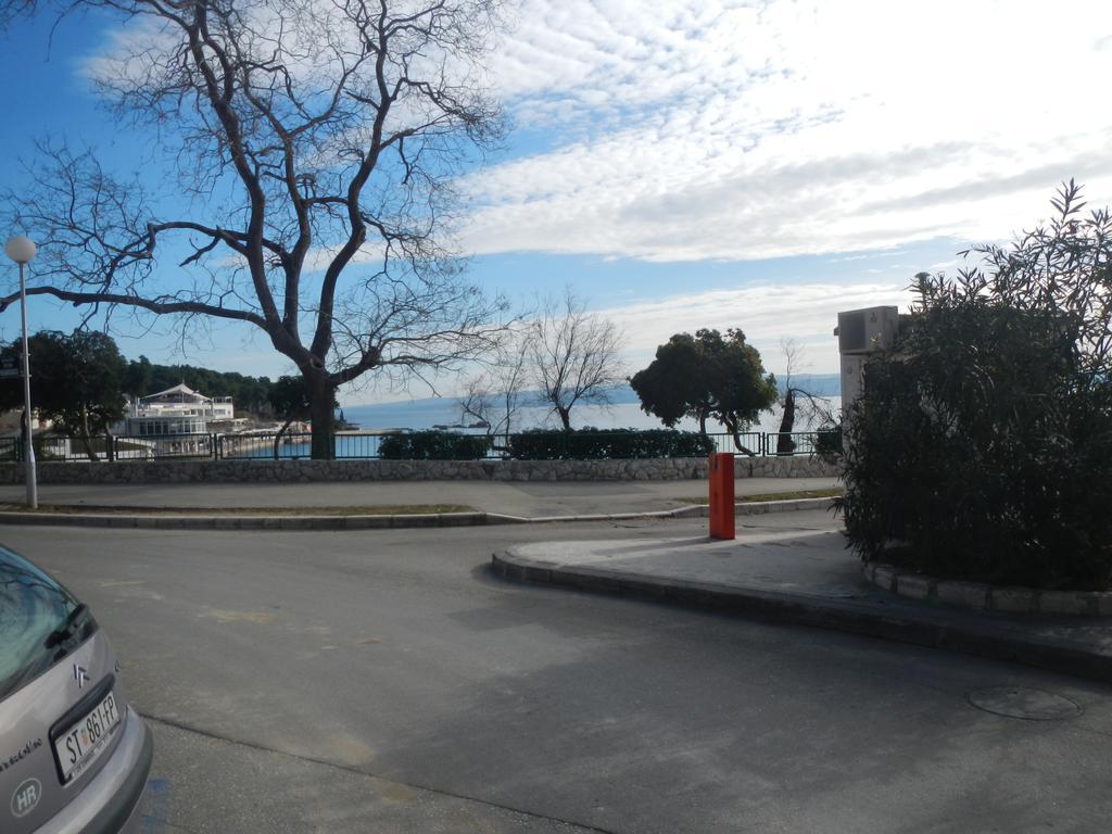 Neira Apartment Split