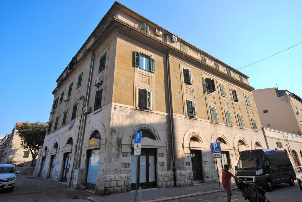 Viva Apartment Split