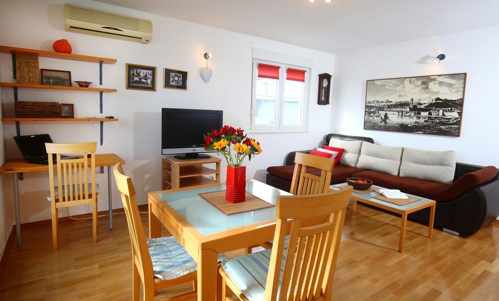 Apartment On The Beach, 2 Floors & Wide Terrace