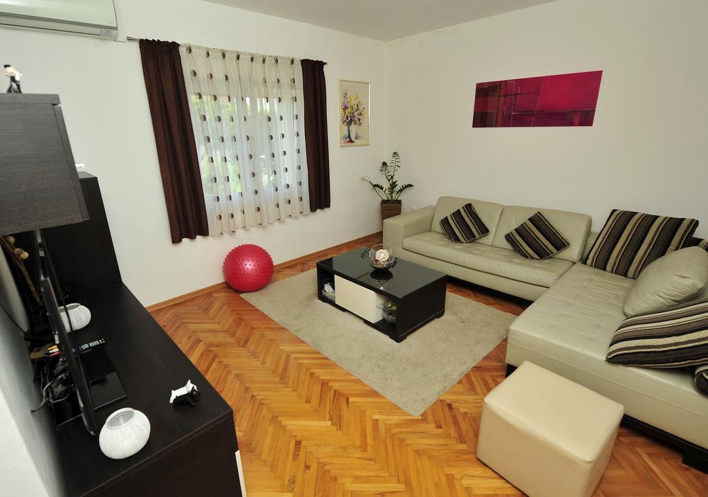 Green Garden Apartment