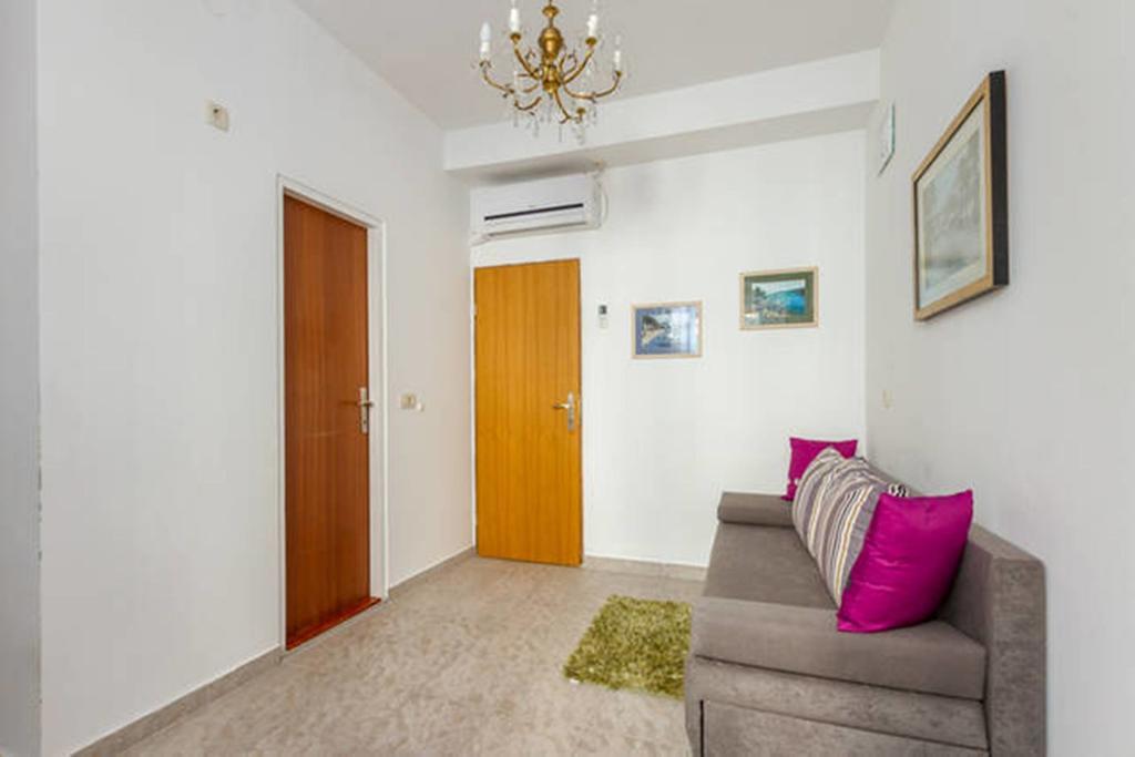 Emperor Oasis Apartment