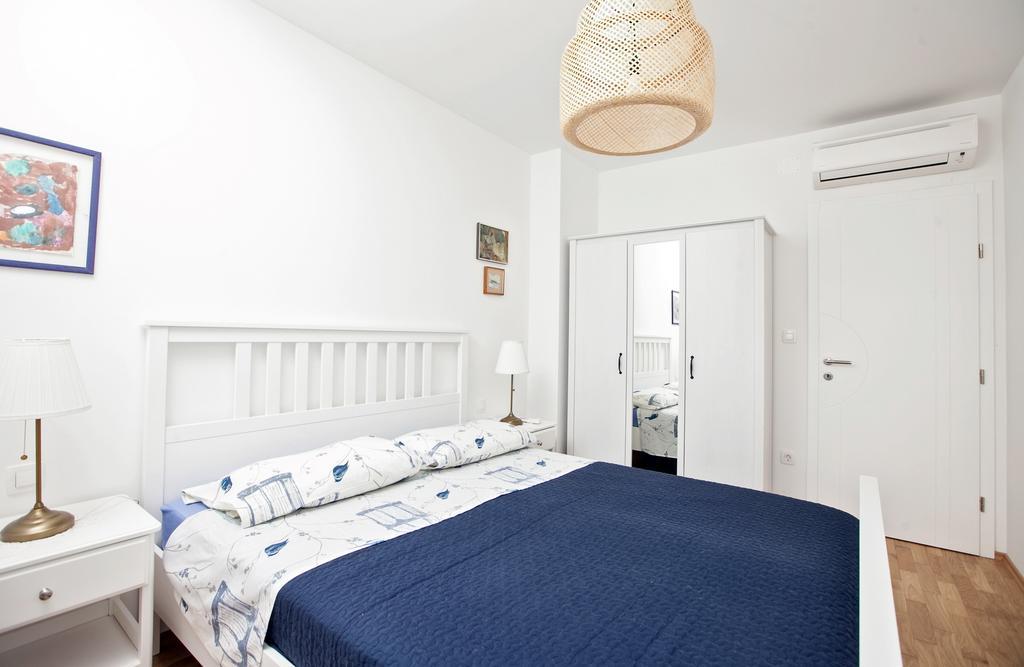 Leon Apartment Split