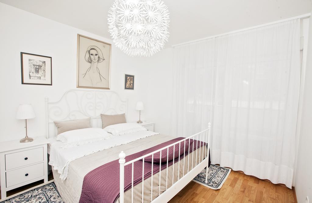 Leon Apartment Split