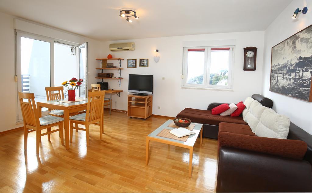 Apartment On The Beach, 2 Floors & Wide Terrace Split