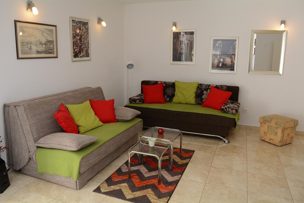 Rino Apartment Split