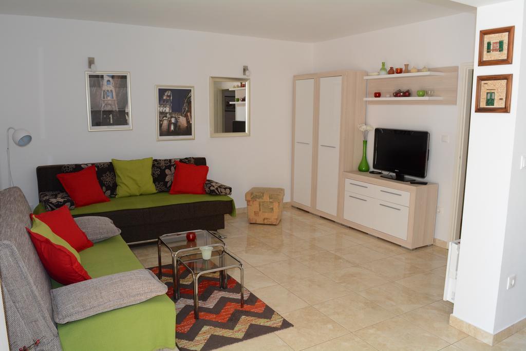 Rino Apartment Split