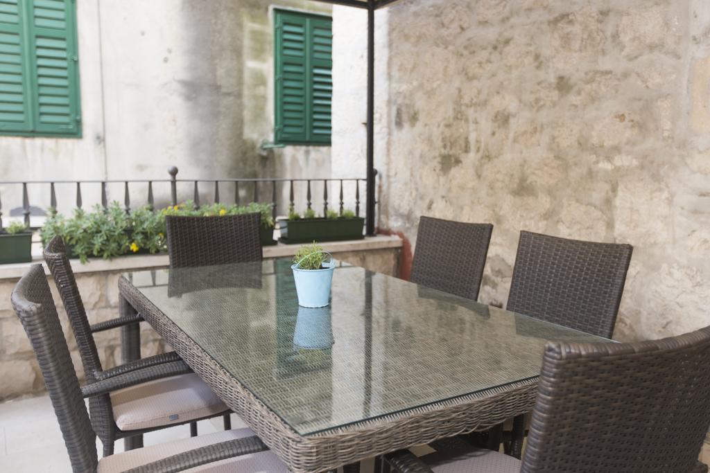 Guest house Tri Lava Luxury Living