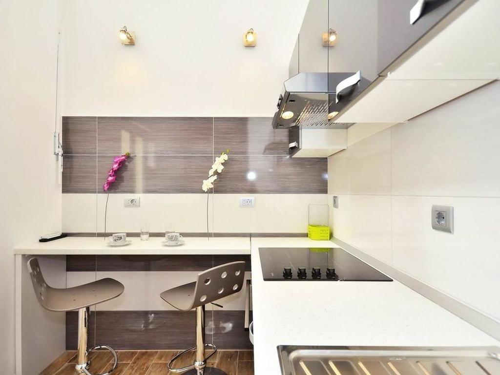 Luxury Apartment *