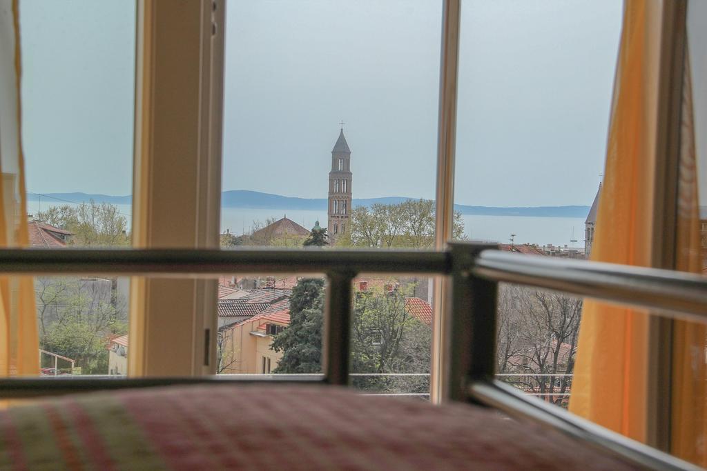 Backpackers Fairytale Split