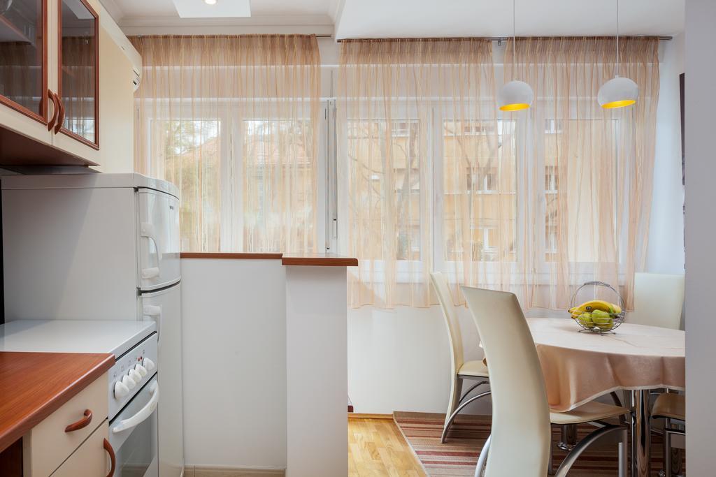 Apartment Blue Pearl *