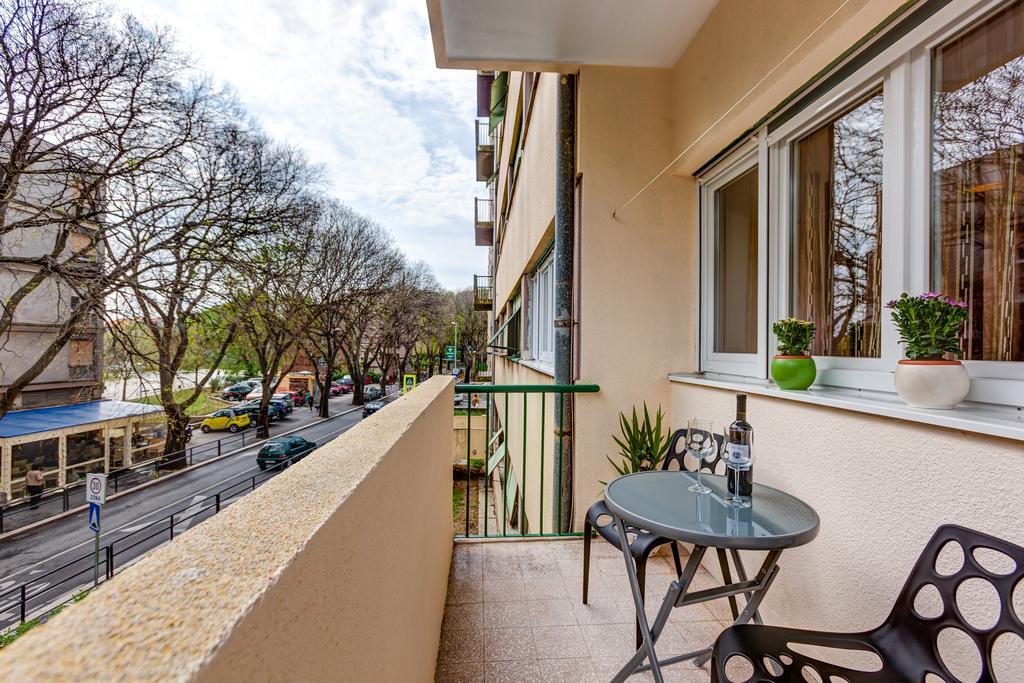 Apartment Blue Pearl