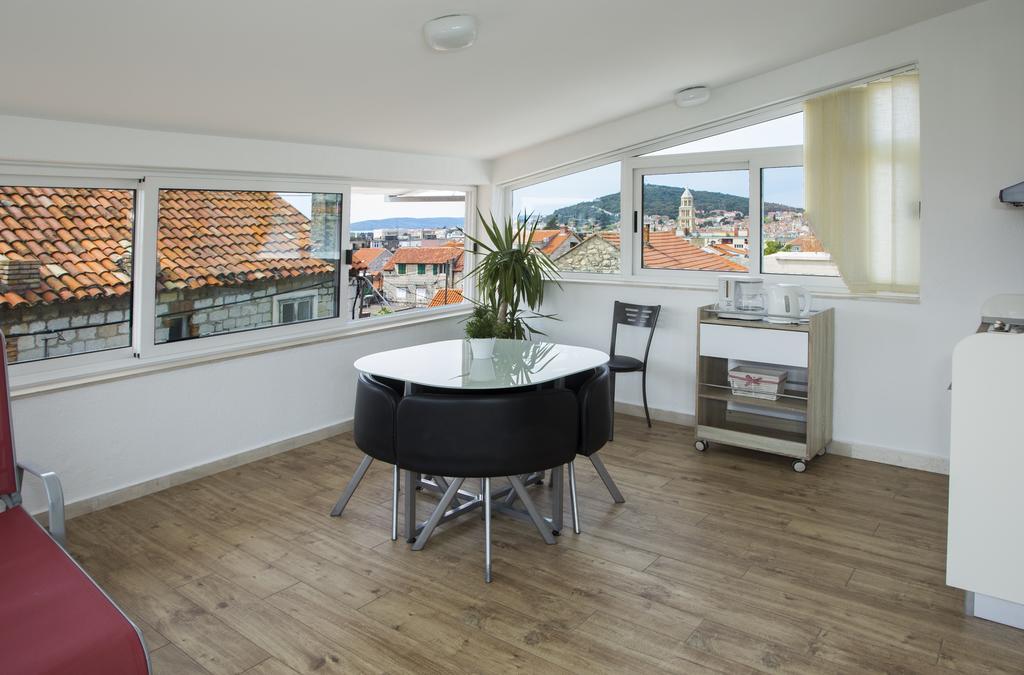 Cherry-Old Town Apartment Split