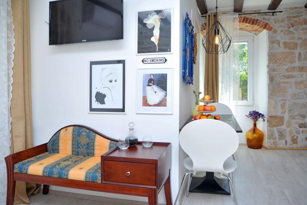 Apartman Studio Rustica & Moderna *