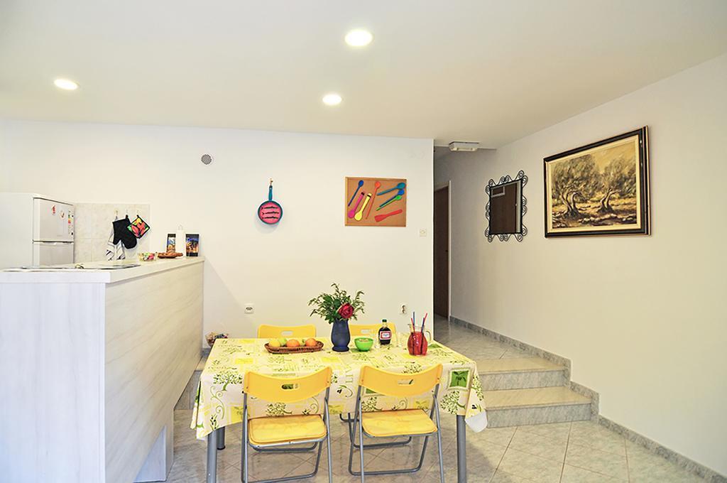Poolside Paradise - A Hidden Gem In Split Apartamento Split