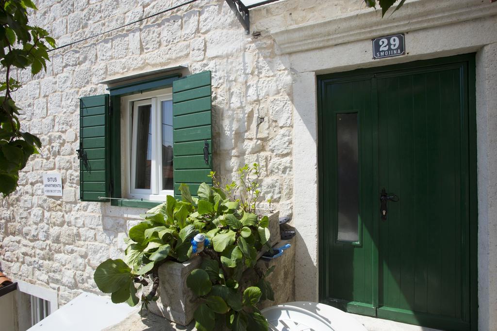 Apartment Situs Split