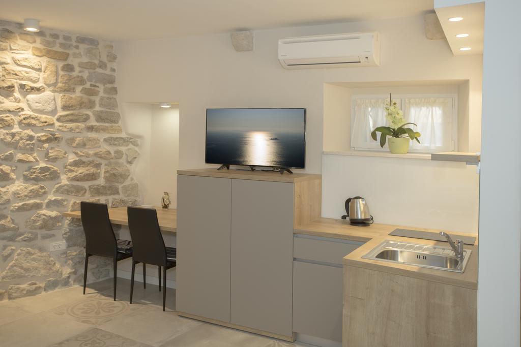 Apartment Situs Split