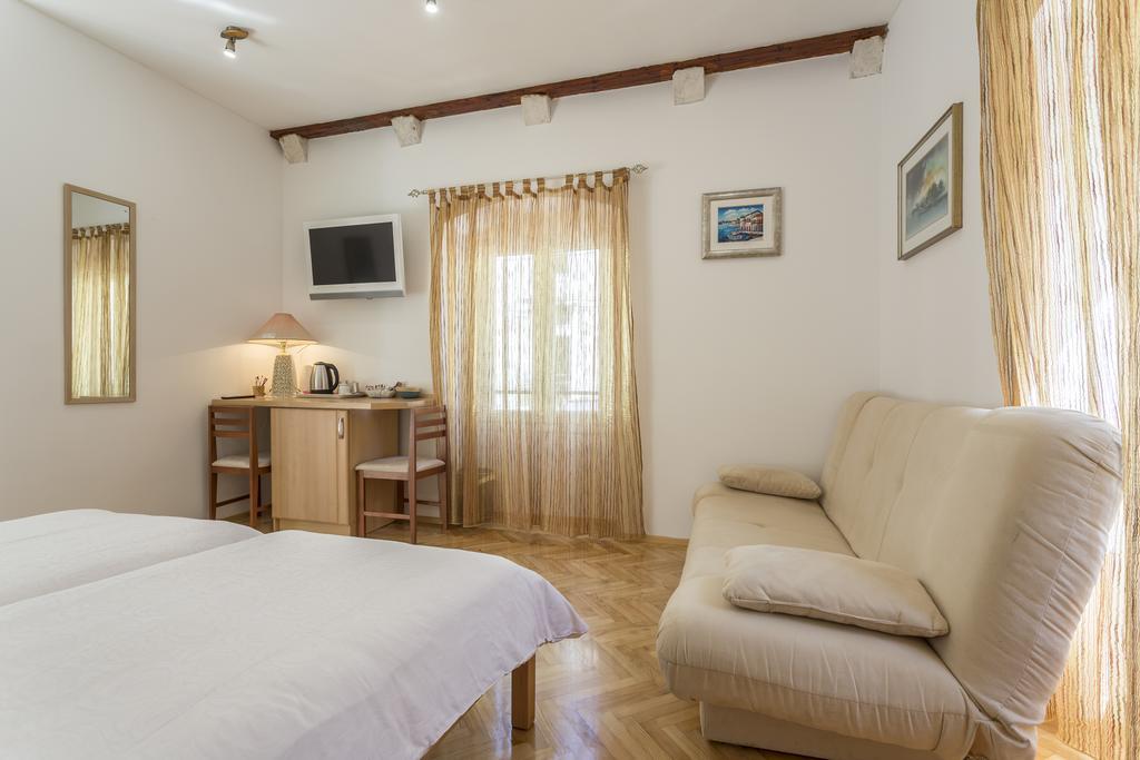 Carrara Split