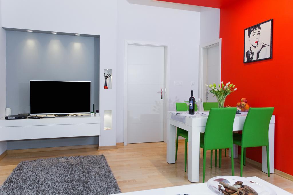 Apartment Mirela Apartment *