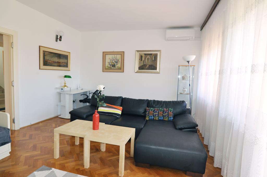 Apartamento Poolside Paradise - A Hidden Gem In Split