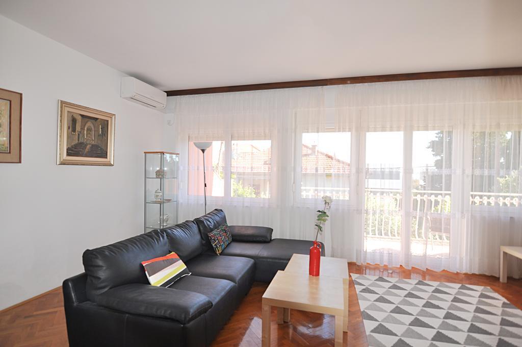 Apartamento Poolside Paradise - A Hidden Gem In Split *