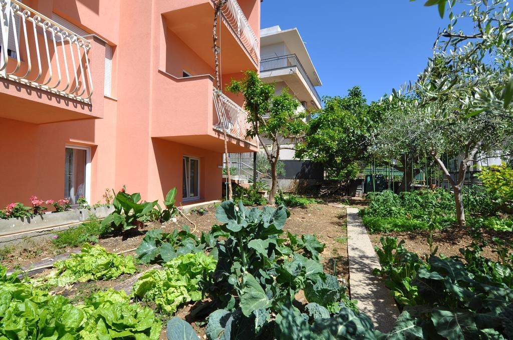 Poolside Paradise - A Hidden Gem In Split Apartamento *