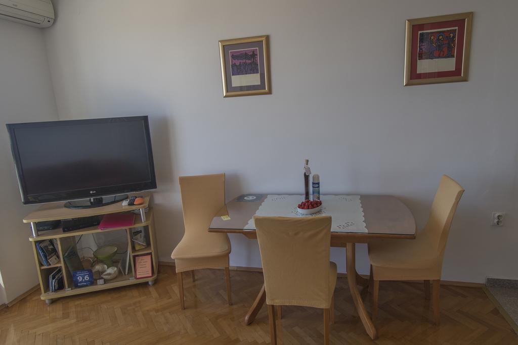 Vana Apartment *