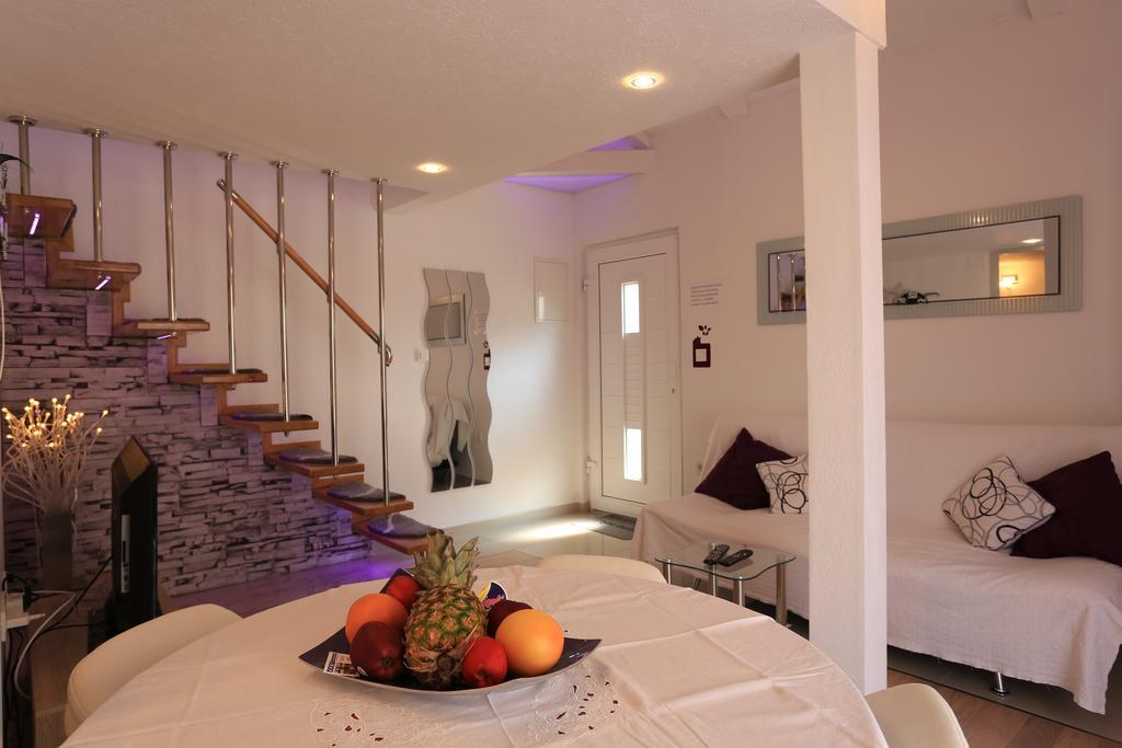Ella Apartment Split