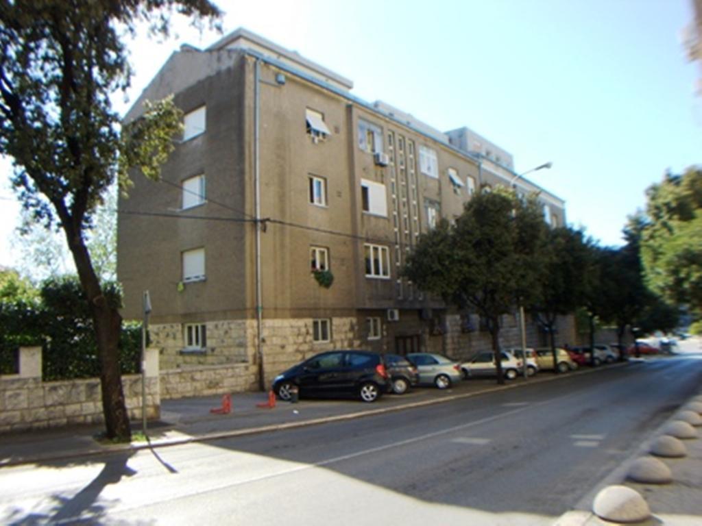 Blue Tree Apartment Split