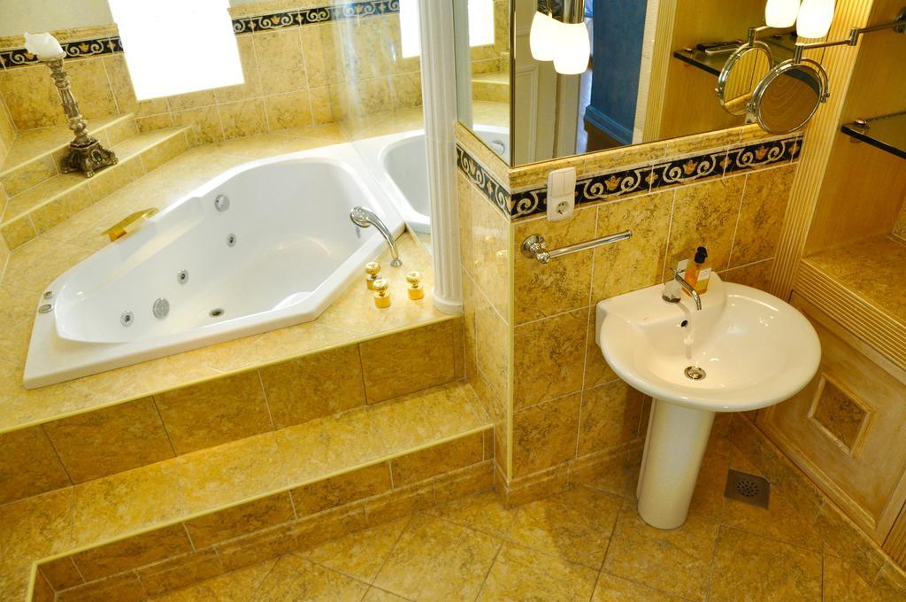 Marjan - 3 Bdr, 3 Bath, Parking *