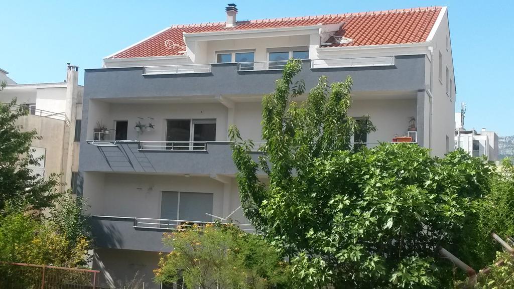 Nikolina Apartment *