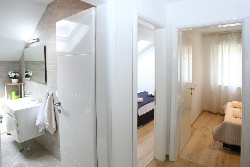 Nikolina Apartment