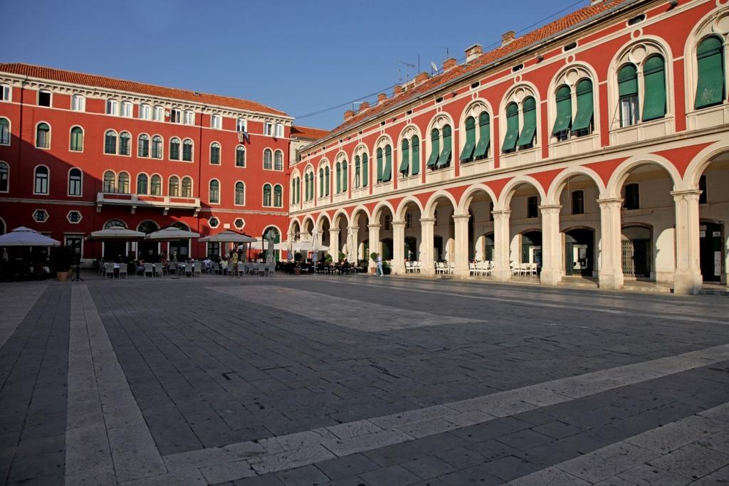City View * Split