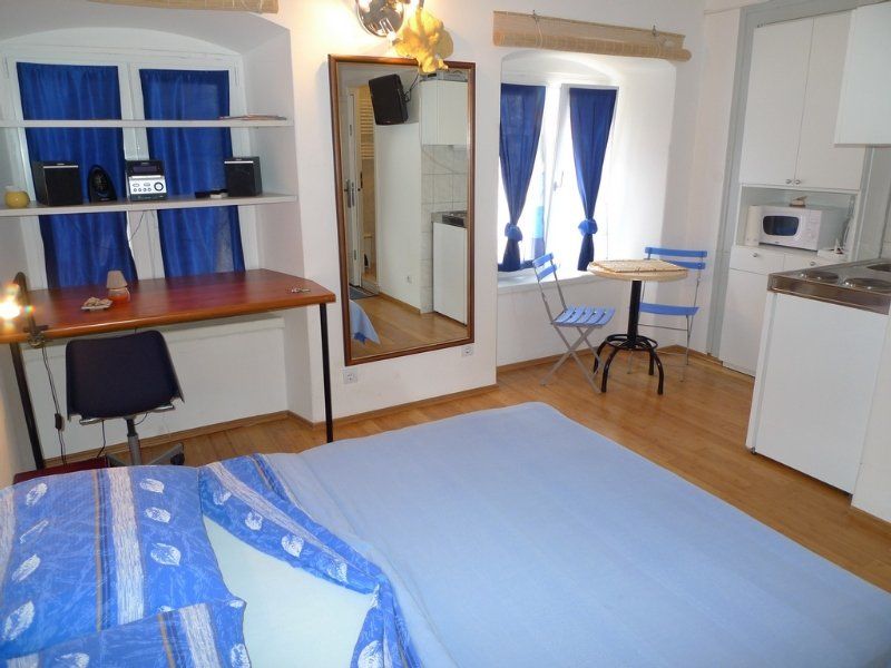 Old Square Apartment *