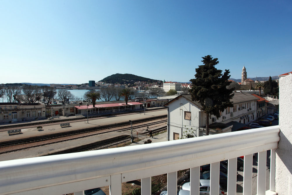 Simoni * Split