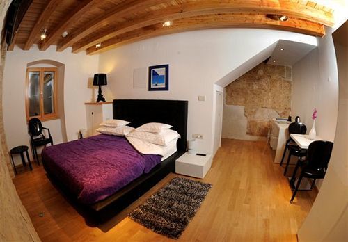 Guest house Marta - Stone House In The Center - Split