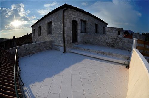 Marta - Stone House In The Center - 4*