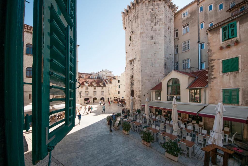 Tower Square Split