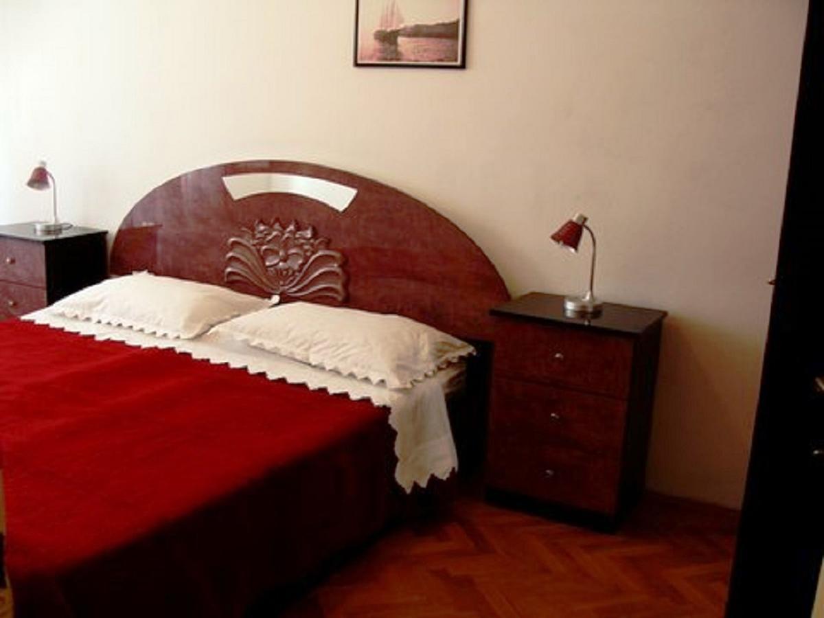 Three Bedroom Laura Apartment *