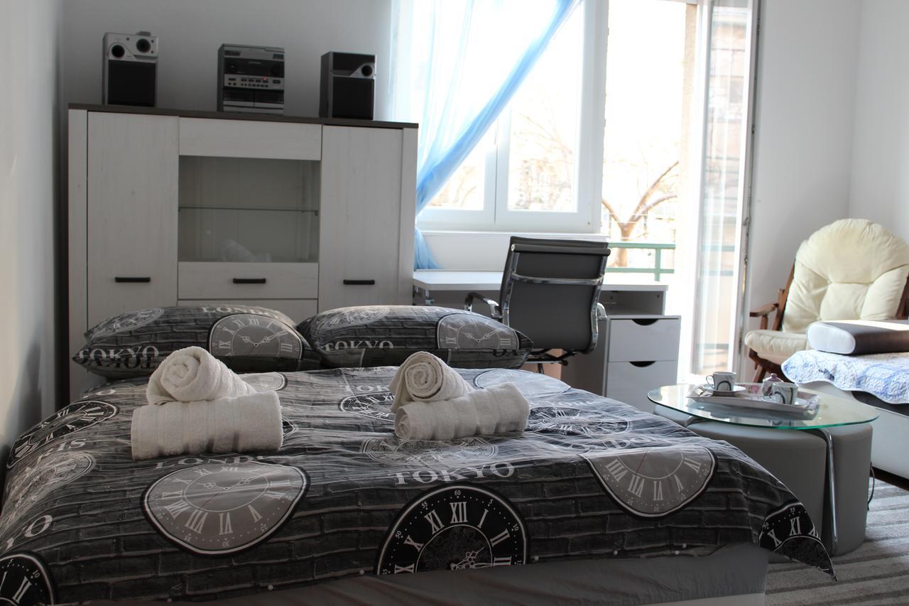 Cozy Mihaela With Balcony, Near Park Marjan & Old Town - Quiet Neighborhood *