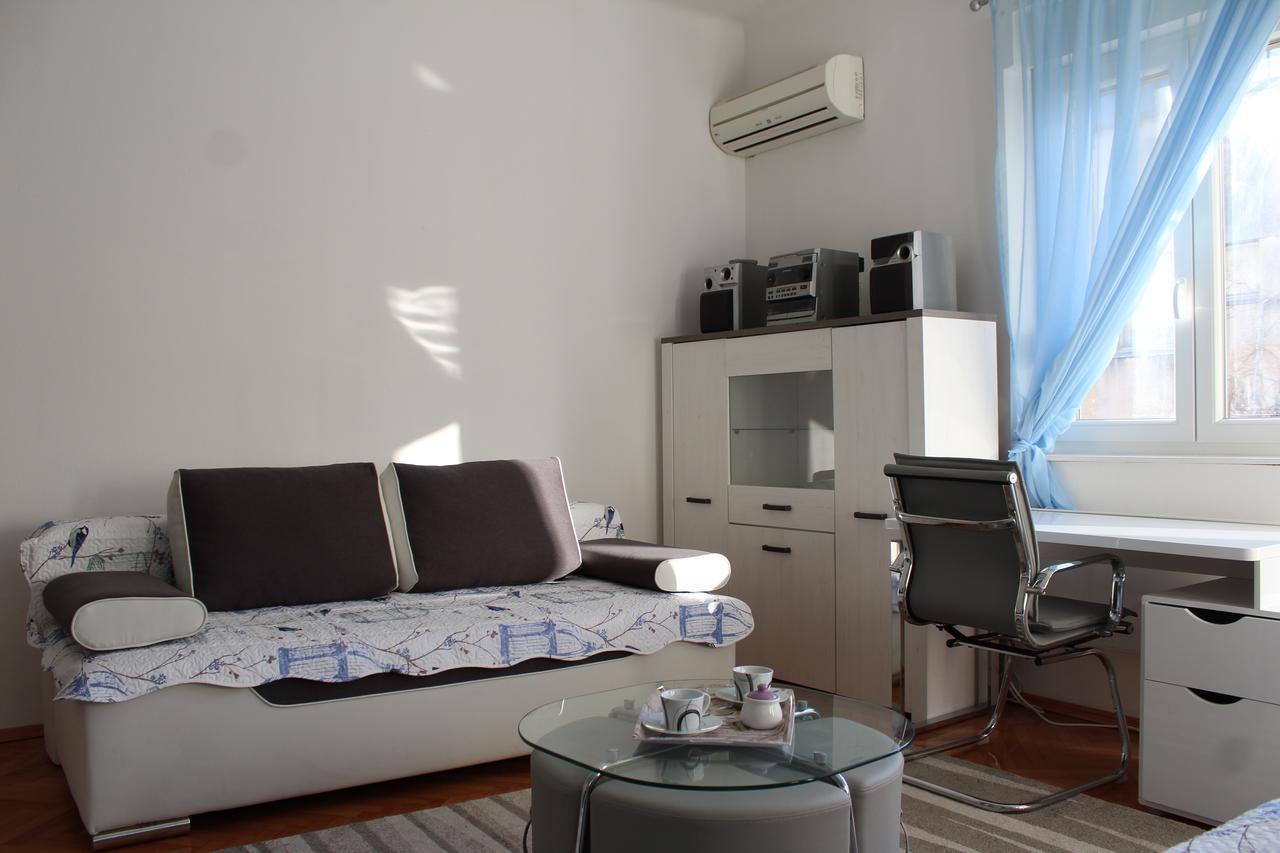 Cozy Mihaela With Balcony, Near Park Marjan & Old Town - Quiet Neighborhood Split