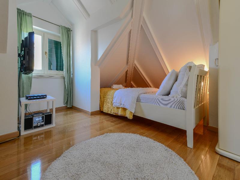 Tri Lava Luxury Living Split