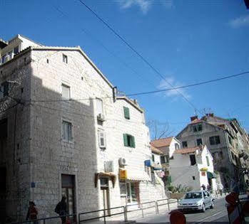 Guest house Damira