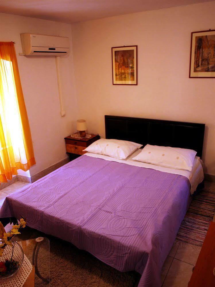 Damira Guest house