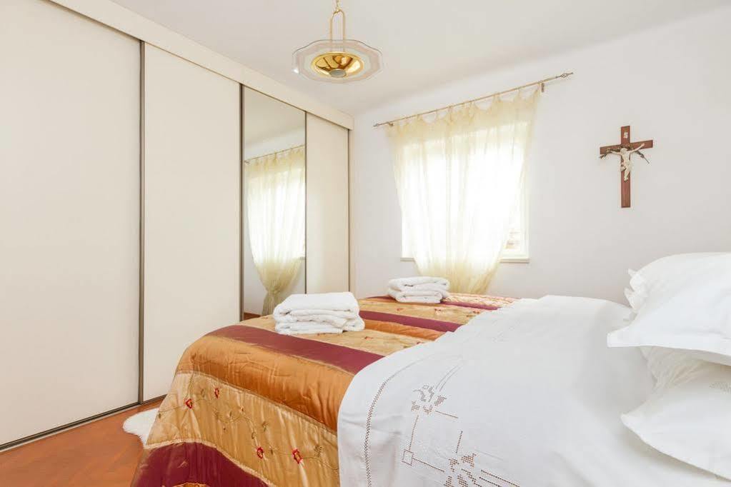 Dora Appartement *