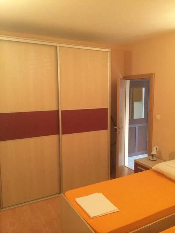 Goge Apartment Split