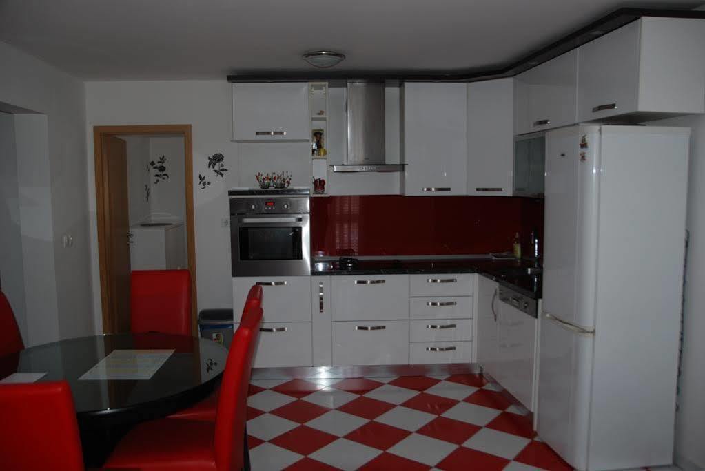 Apartment Near The Center Split
