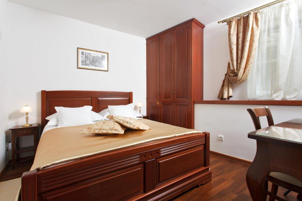 Old Town Three Bedroom Apartment Asti Mande 1 * Split